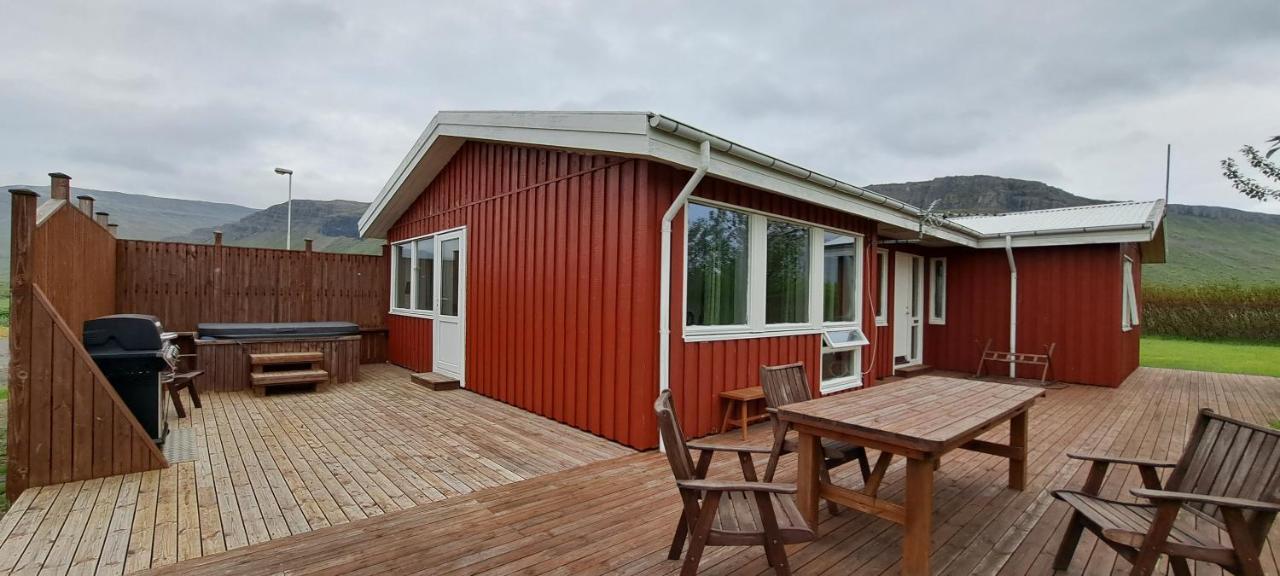 Appartement Aegisholt Privete House With Hot Tub à Patreksfjordur Extérieur photo